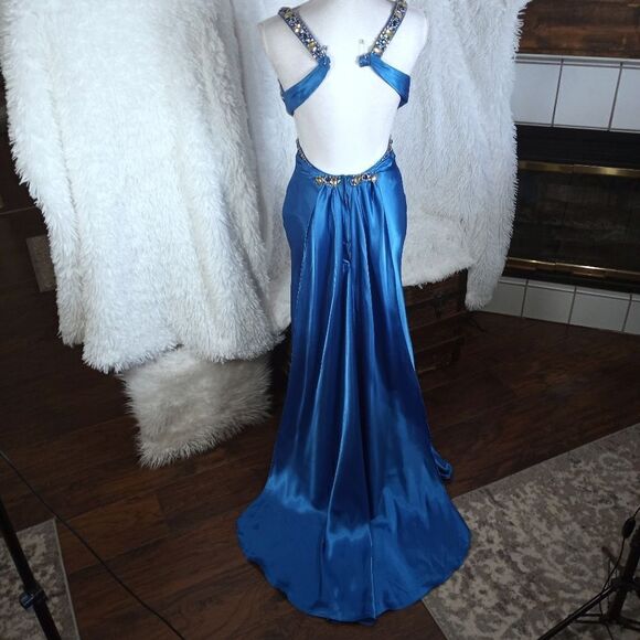 WORLDWIDE GOWN BLUE BEADED GOWN W/TRAIN EUC - Picture 6 of 9